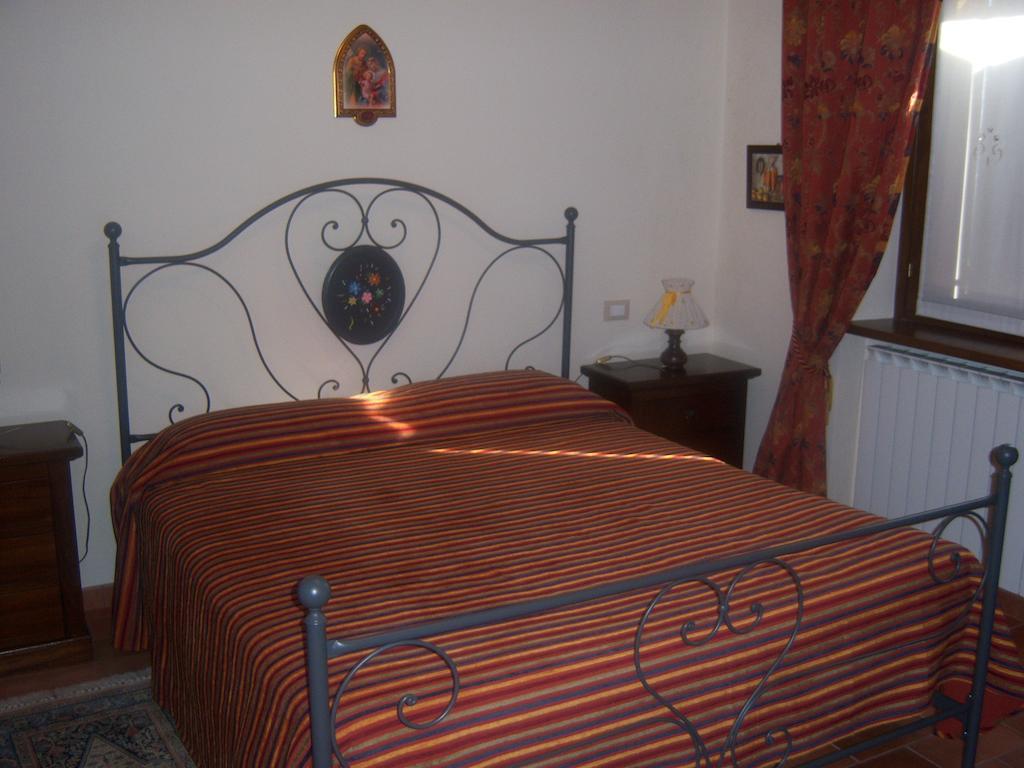 Agriturismo Lo Sgorzolo Pergola Δωμάτιο φωτογραφία